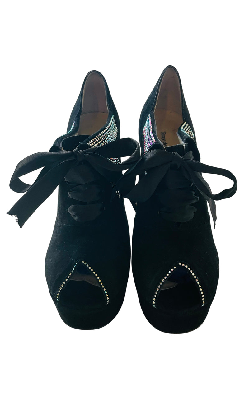 Dresses to rent rent a dress Rent vintage dress vintage fashion rentals from WearMyWardrobeOut at WearMyWardrobeOut we rent dresses to hire we hire designer bags rent dress rental and Rent luxury vintage fashion in Bristol we are a sustainable fashion